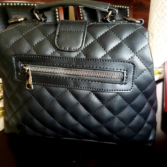 Beautiful leather quilted pattern black purse - Picture 8 of 8